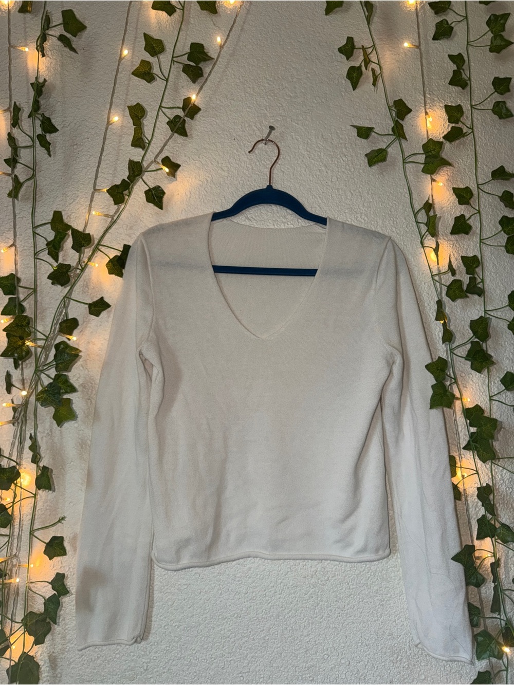 Brandy Melville Andi V-Neck Cotton Sweater Top - White